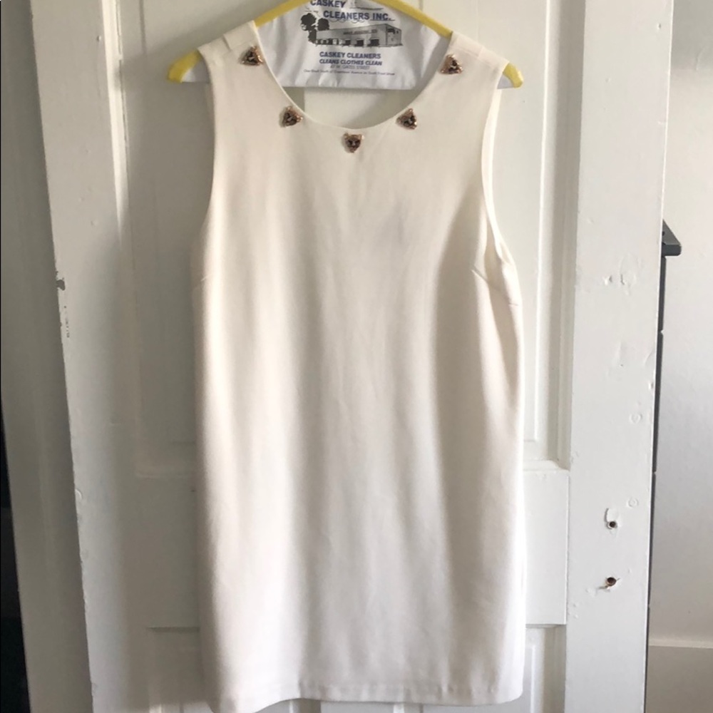 White dress with tiger neckline